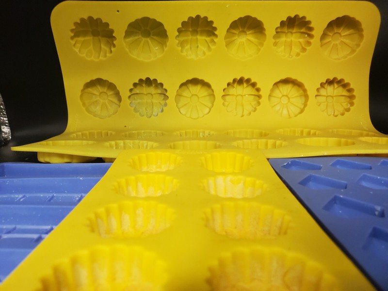 8 Assorted Silicone Plastic Baking Candle Soap Resin Molds Wilton gallery