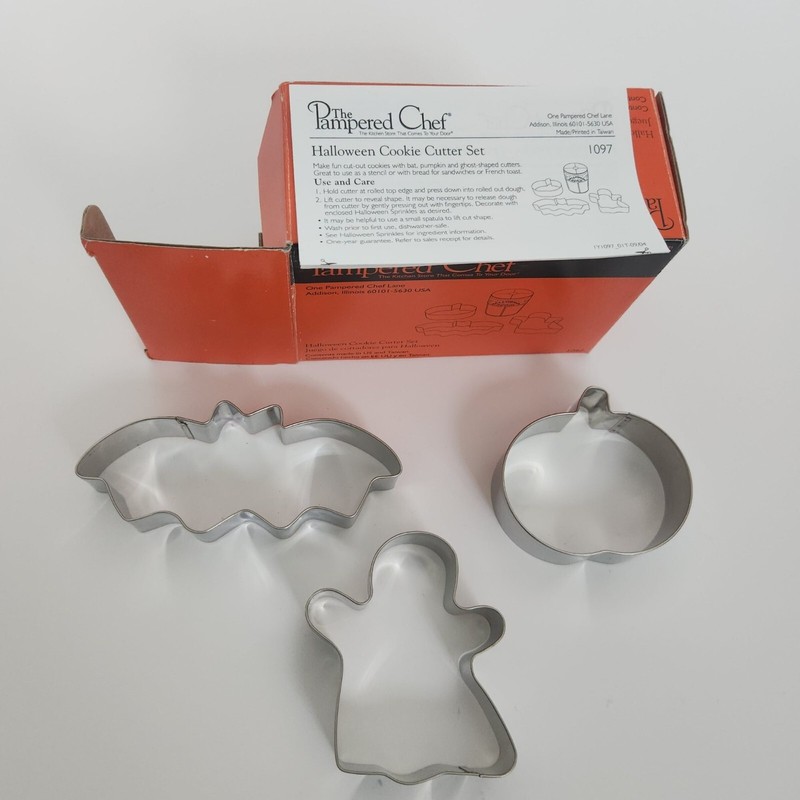 Pampered Chef Halloween Cookie Cutter Set Bat, Pumpkin, Ghost 1097 gallery