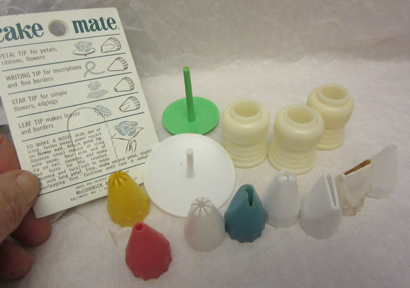 VTG ATECO FANCY PASTRY DECORATING ICING PIPING TIPS Cake Mate Large Lot gallery