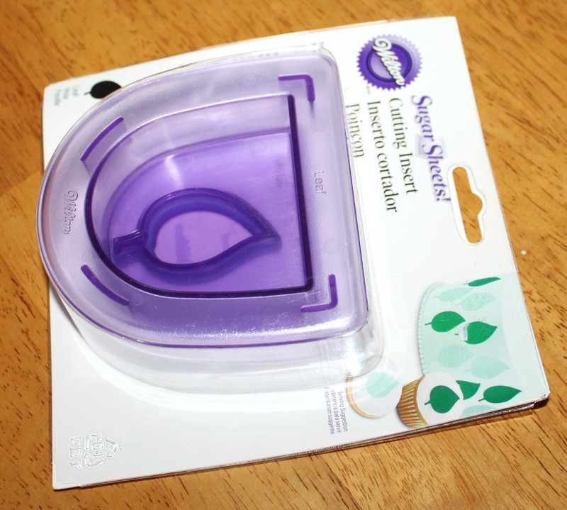 Wilton ~ SUGAR SHEETS BORDER PUNCH INSERT - LEAF #1907-9703 - Fondant - NEW gallery