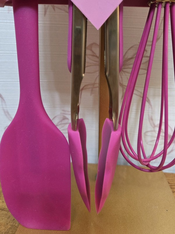 Juicy Couture, 3 Piece Silicone Utensil Set Kitchen Decor gallery