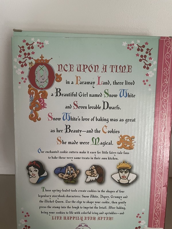 Cookie Cutters Disney Williams Sonoma Snow White and Seven Dwarfs Instructions gallery