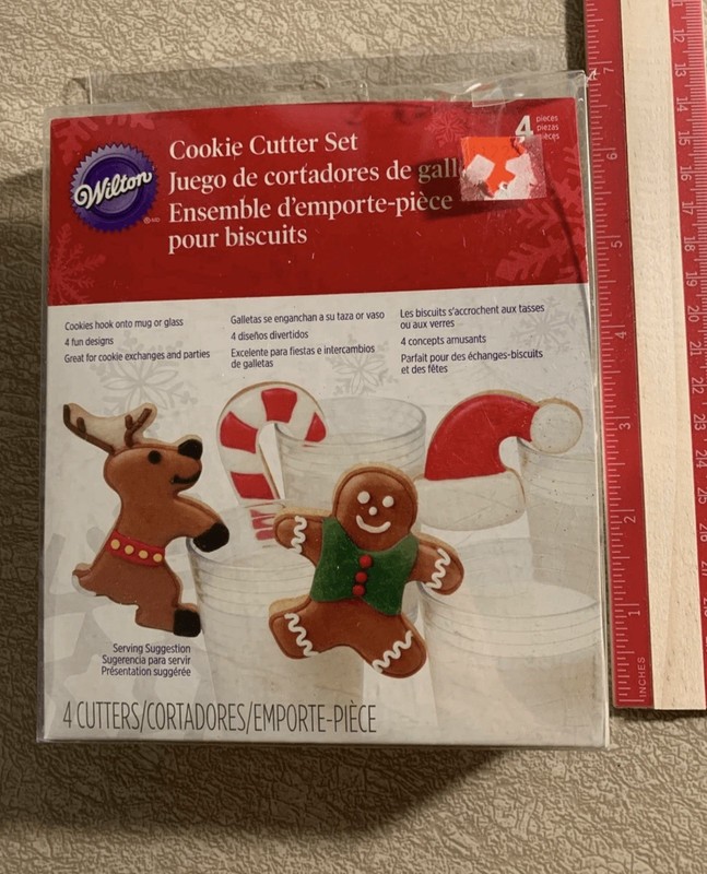 WILTON Cookie Cutters-NEW in Package Metal Christmas 4 Designs