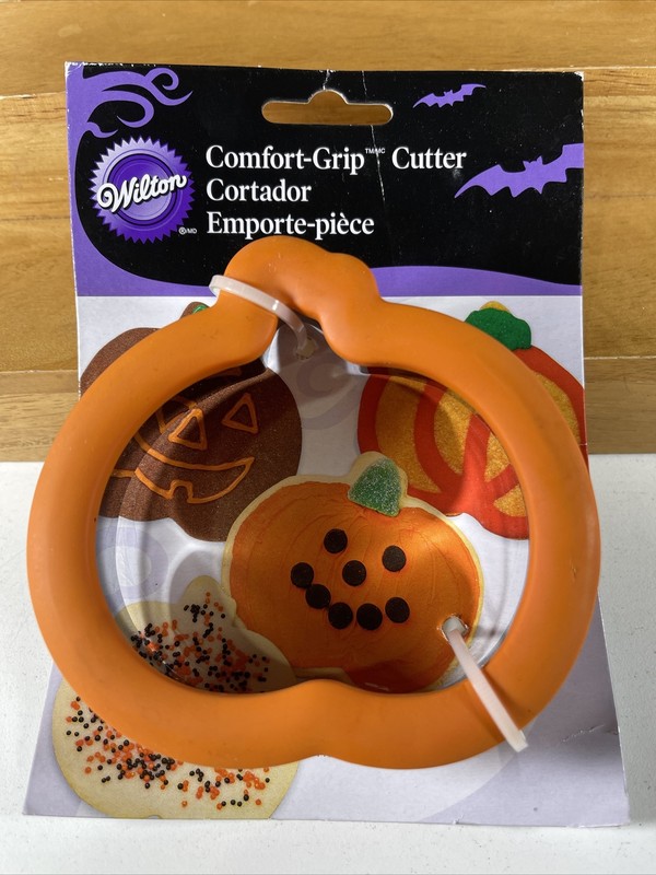 NEW Wilton Pumpkin Comfort Grip Stainless Steel Cutter 4″ x 1-1/2″ #2310-600