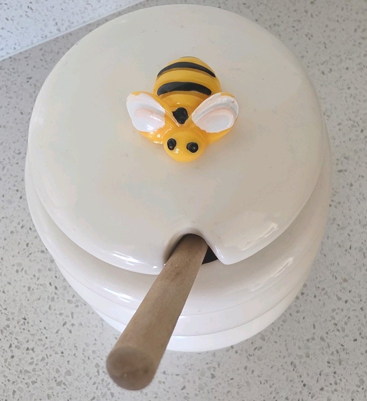 Ceramic Bee Honey Pot with Dipper，Honey Jar Serving Set