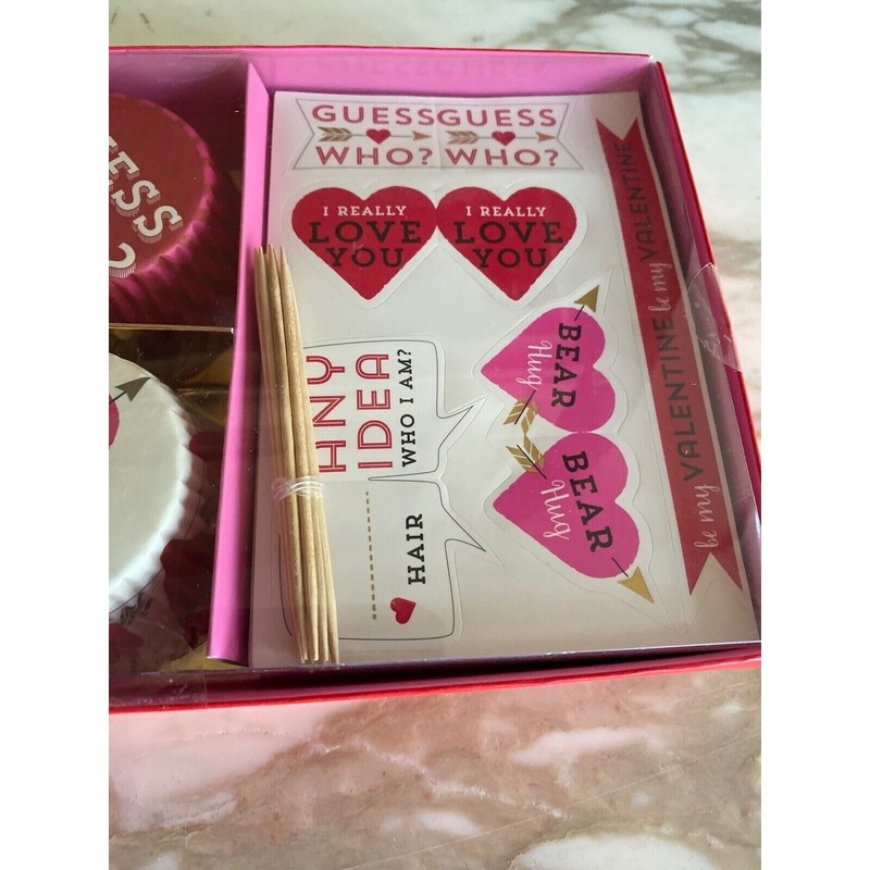 Meri-Meri Hugs & Kisses Cupcake Valentine Kit gallery
