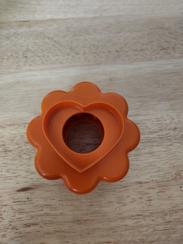 4 VTG Orange Tupperware Nesting Cookie Biscuit Cutters #1654 #1655 #1657 #1658 gallery