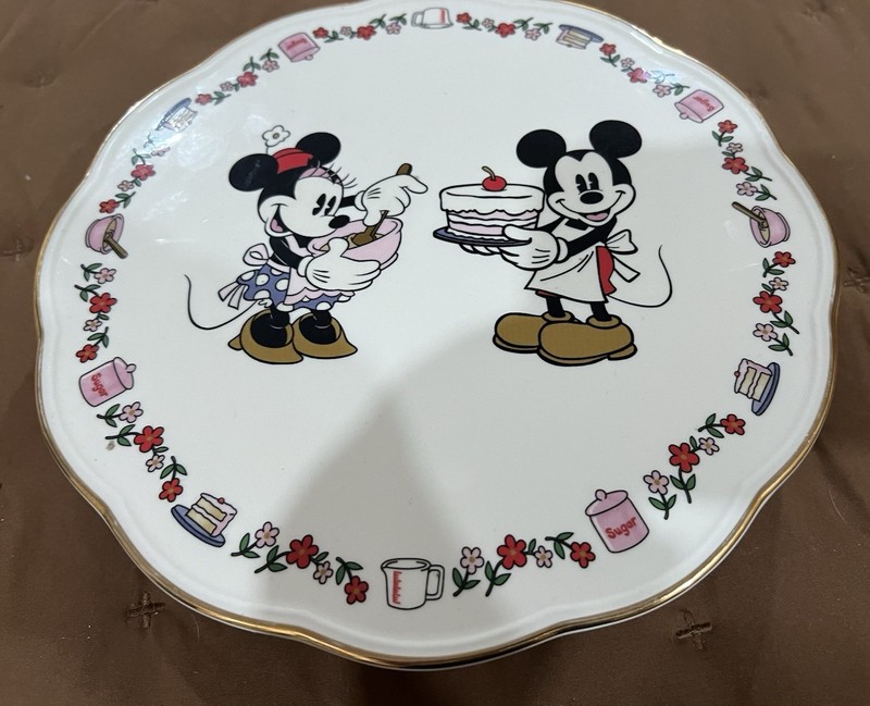 Lenox Disney Mickey Minnie Sweet Treat Cake Plate Stand Showcase gallery