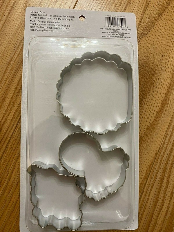 Ashland Decor Leaves and Cookie cutters *NEW SEALED* gallery