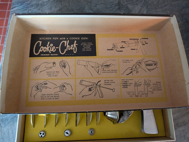 VINTAGE COOKIE-CHEF HEAVY ALUMINUM COOKIE PRESS SET WITH 9 DISCS - ORIGINAL BOX gallery