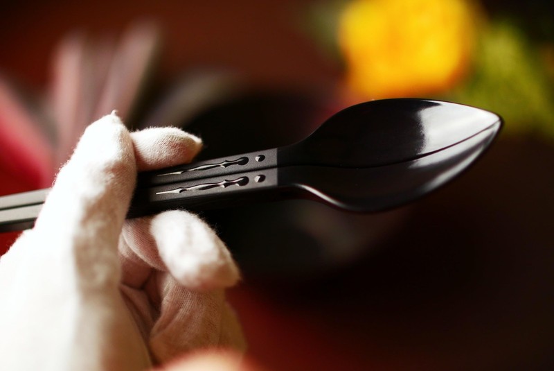Mantis 10.5in spoon-forming reusable bidirectional chopsticks/serving-tongs w... gallery