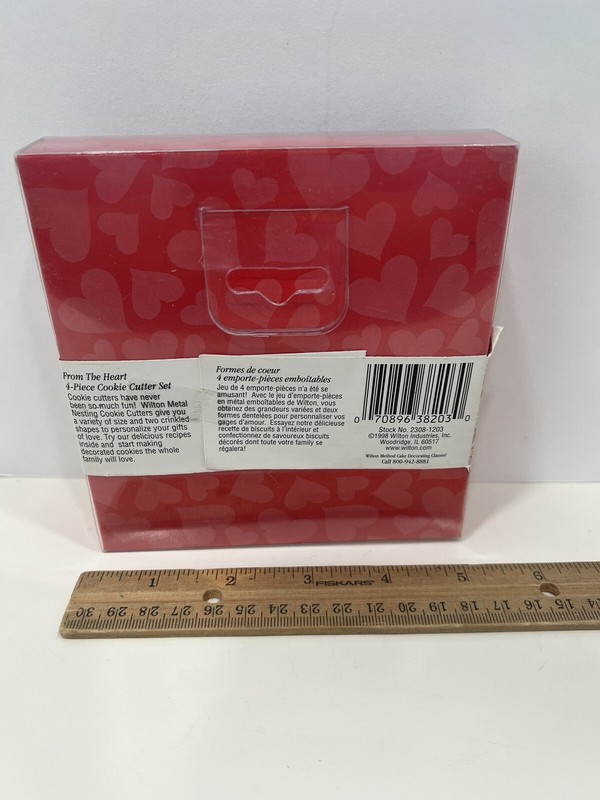 Vintage Wilton Valentine's Heart Metal Cookie Cutter Set 4 Piece Boxed New 1998 gallery