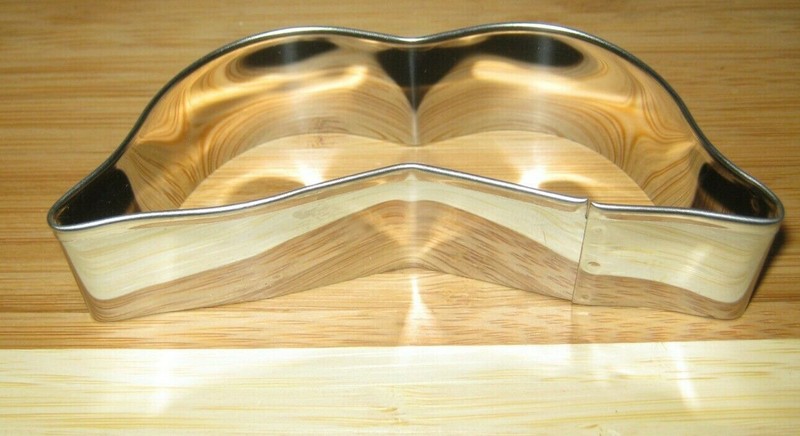Cookie Cutter – Moustache Shape – Medium Size – EUC