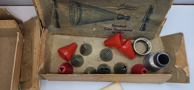 ATECO cake ornamenting tools 34 aluminum Tips, metal box and instruction book gallery
