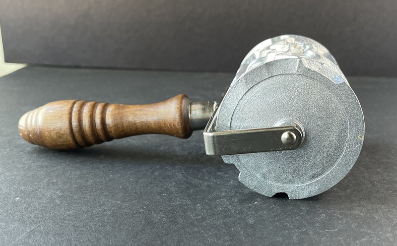 Vintage Monopol Germany Christmas Cookie Cutter Roller Press "Looks New" "Auro" gallery
