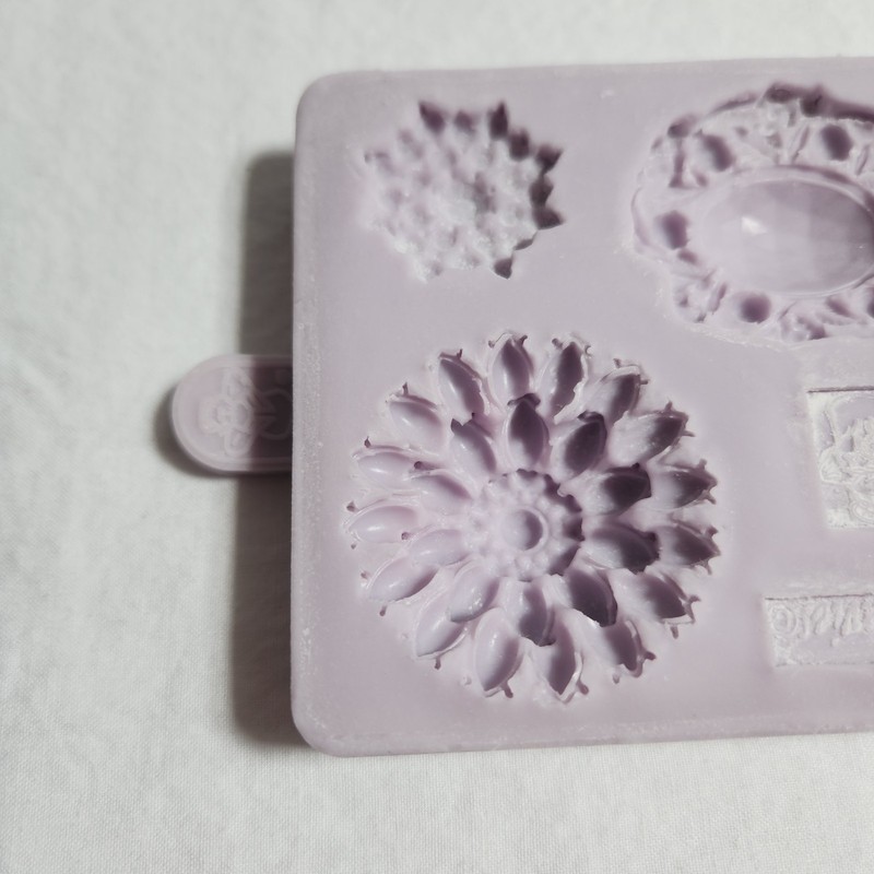 Karen Davies Brooches Fondant Mold Silicone Jewelry Buttons 5 Cavity Cake Decor gallery