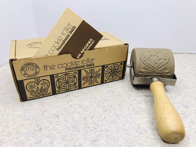 Vintage Hartstone Pottery The Cookie Roller Rare NIB Wooden Handle