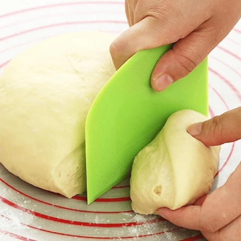 1pc Plastic Cake Cream Spatula Dough Scraper Butter Icing Smoother Baking Tool gallery