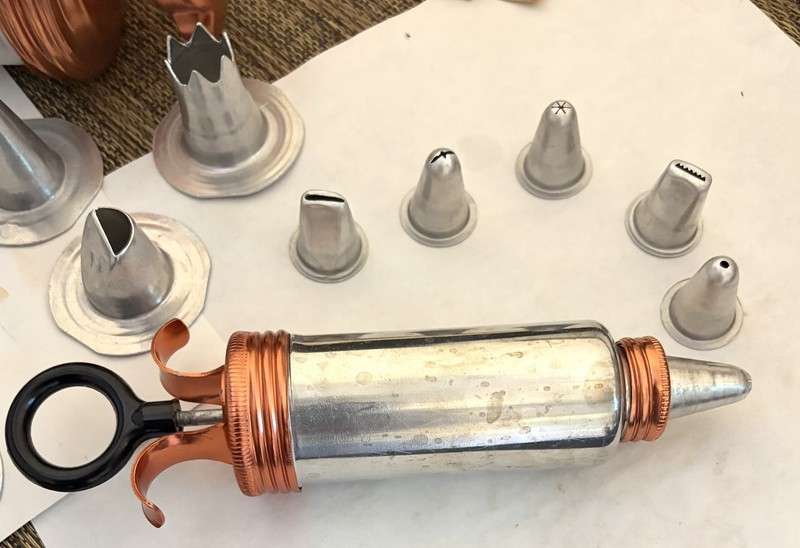 Vintage MIRRO Aluminum Cookie Press (12 dies & 3 tips) & Cake Decorator (6 tips) gallery