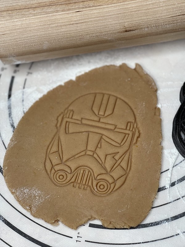 Star Wars Bad Batch Clone Force 99 Hunter Helmet Cookie Cutter Mold 4.75-Inch gallery