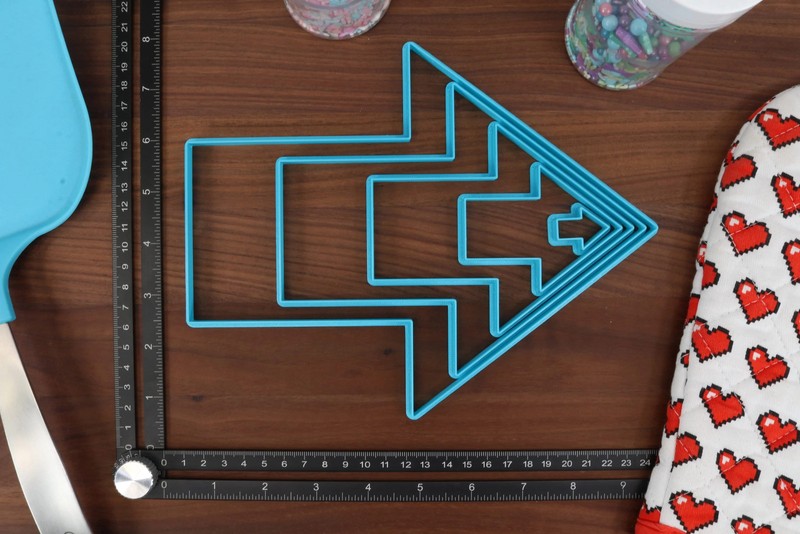 XL Arrow Cookie Cutters - 9in through 1in Concentric Cutters gallery