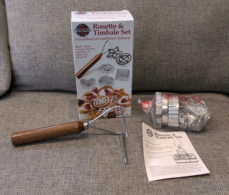 Norpro Cast Aluminum and Wood Rosette Timbale 7 Piece Set Cookies Crackers New
