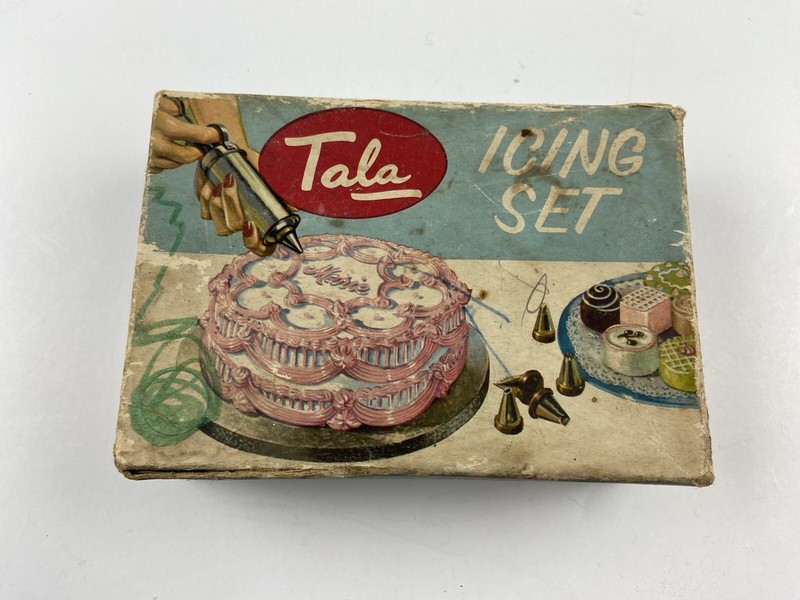 ASSORTED VINTAGE TALA ICING NOZZLES AND SYRINGE IN ORIGINAL OLD BOX GREAT PROP