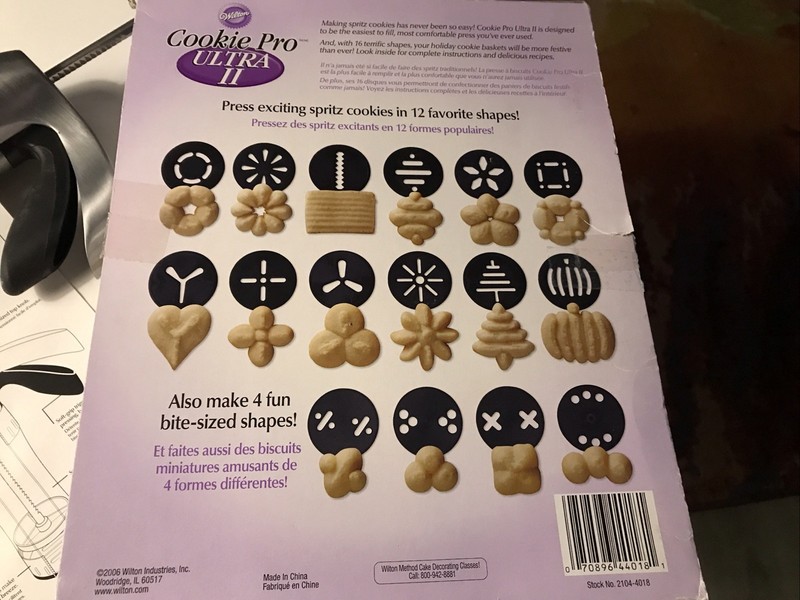 WILTON Cookie Pro Ultra II Cookie Press With 16 Cookie Disks gallery