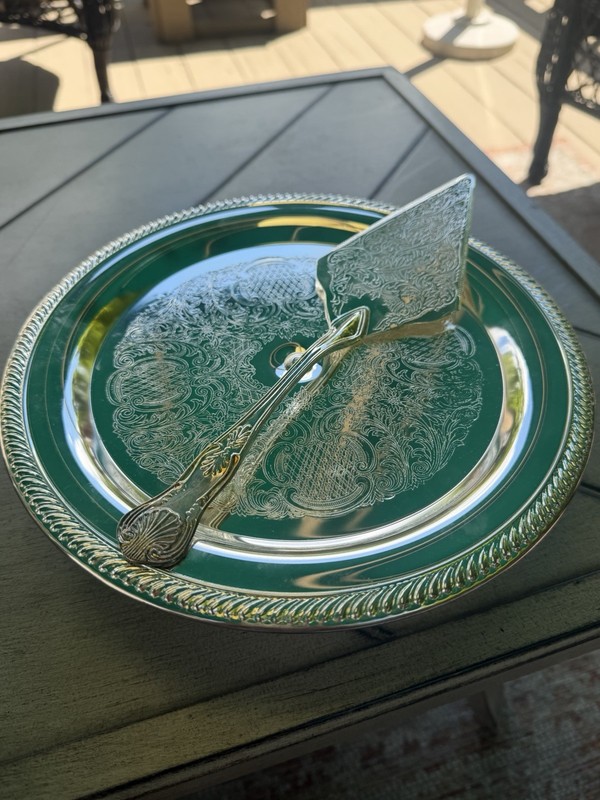 Silver Played cake Stand With Server International Silver Company 1990