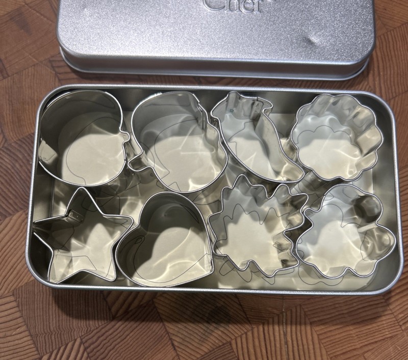 Pampered Chef Mini Cookie Cutter Set of 7 (Holiday And Seasonal) gallery