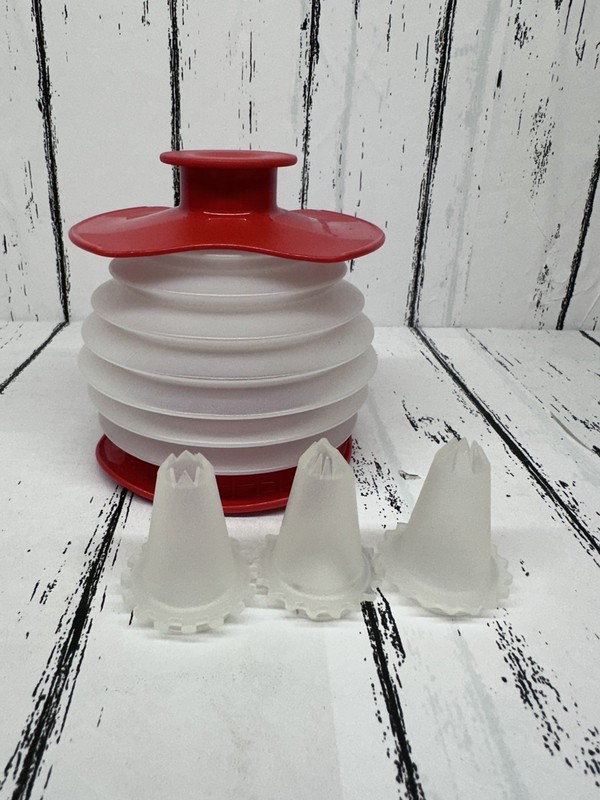 Tupperware Gourmet Cake Decorator Frosting Kit 3 Tips Red/Storage 🥣 Gift