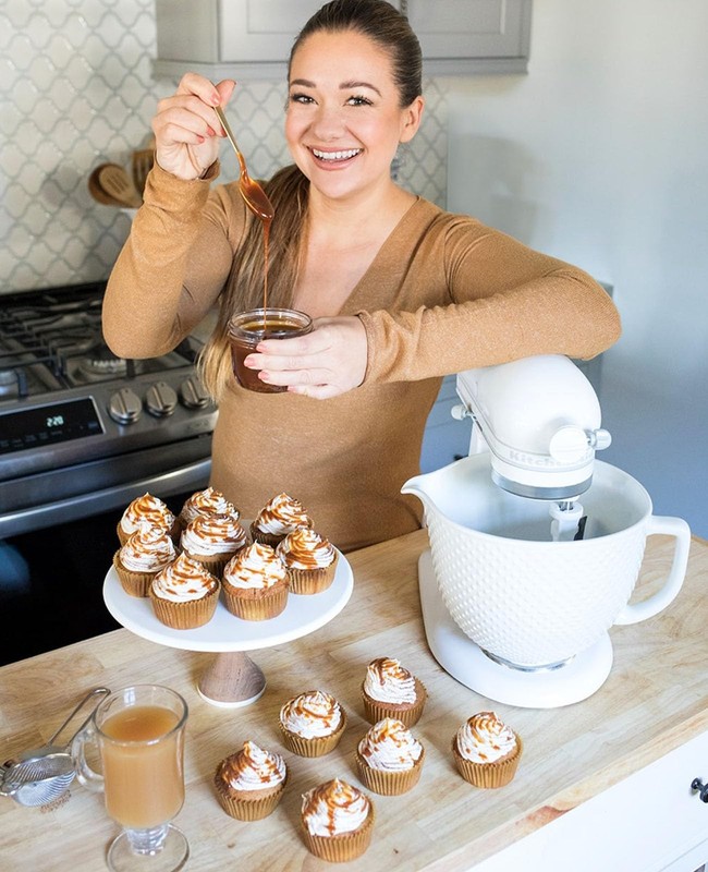 Unbleached Parchment Cupcake Liners 225pcs - Greaseproof Non-Stick Baking Cups gallery