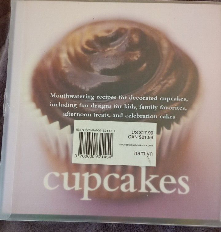 NEW 12 Silicone Cupcake Molds, with Over 40 Recipe. Recipes/Cook Book. gallery