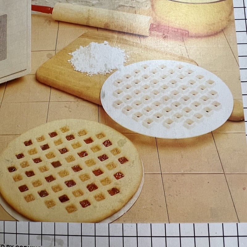 Corning Revere Pie Top Cutter Novel Pattern ~ 9.75 in Vintage gallery