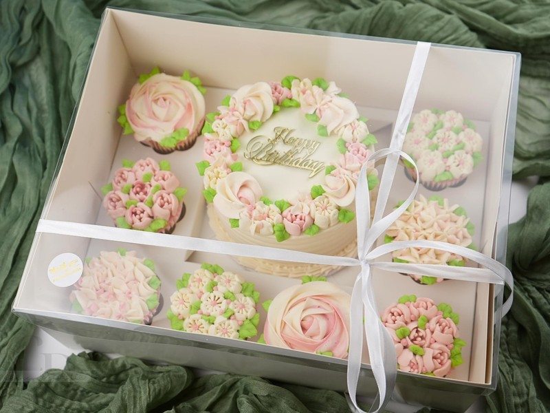 Cake and cupcake bento box with 8 cavities for cupcakes and 1 6in cavity- 10 ... gallery