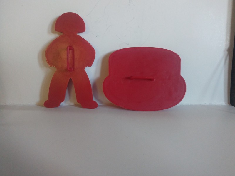 Vtg Tupperware Cookie Cutters Mould Red B-day Cake & Boy Figure. C-Description