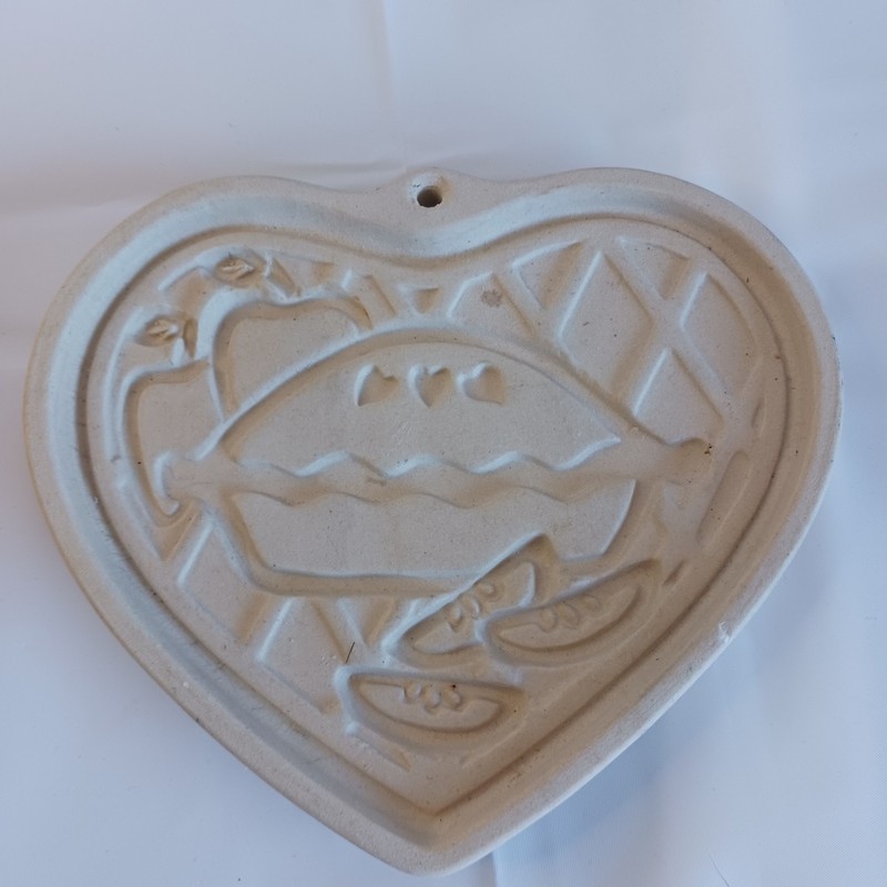 Two Pampered Chef Family Heritage Winter Wreath Welcome Home Heart Cookie Molds gallery