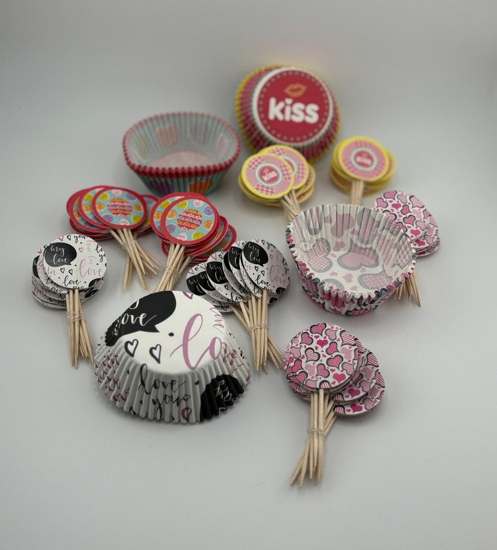 96 Cupcake Liners Baking Cups & Picks 4 Pack Valentines Day Hearts Love Kiss gallery