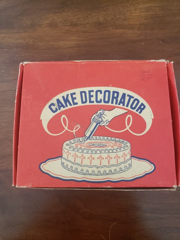 Vintage Cake Decorator Aluminum Set Six Tips Lorraine Metal FW Woolworths