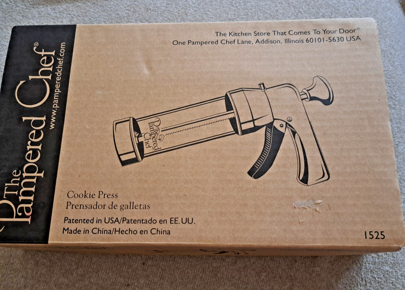 Pampered Chef 1 Cookie Press 1525 Pastry 16 Molds Retired Never Used, Open Box gallery