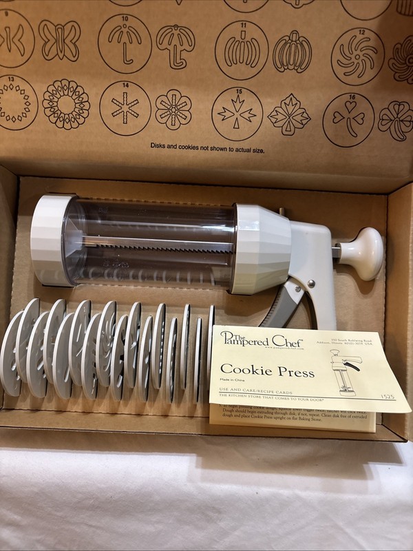 Pampered Chef 1 Cookie Press 1525 Pastry 16 Molds Retired Never Used, Open Box gallery