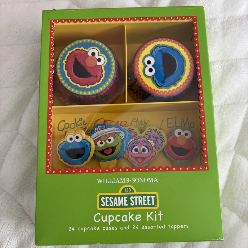 NIB 2015 Williams-Sonoma SESAME STREET Cupcake Decorating Kit (NEW)
