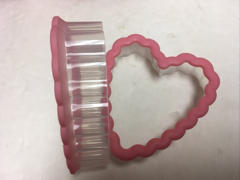 Lot of 2 Wilton Comfort Grip Cookie Cutter Large 4" Heart Pink Valentines New gallery