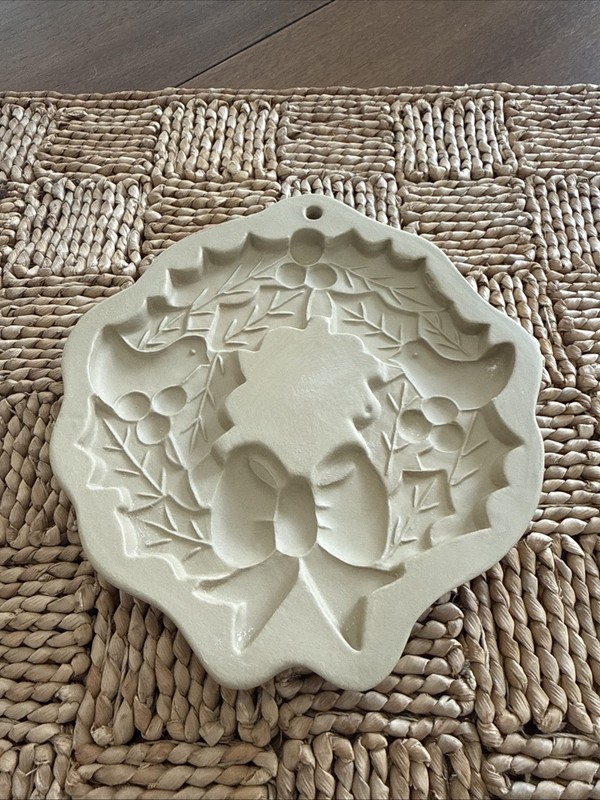 Vtg 1988 Hill Design Brown Bag Cookie Art Holly Wreath Birds Bow Stoneware Mold gallery