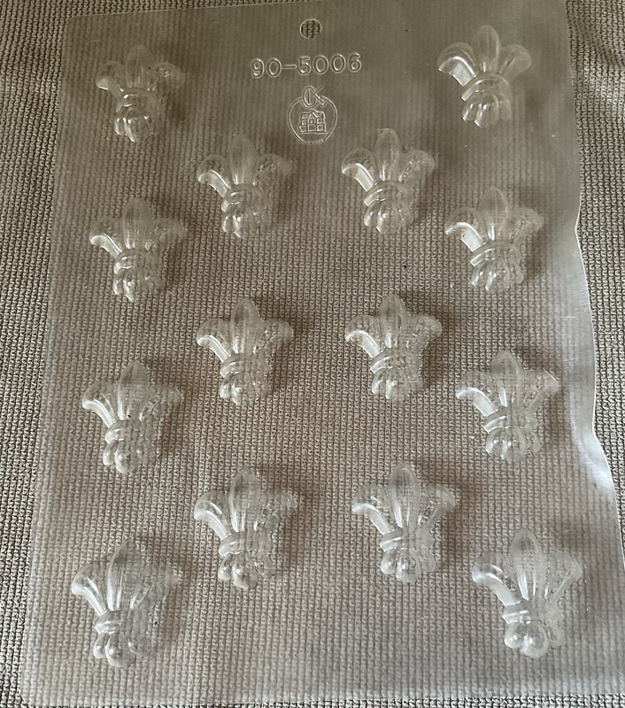 Chocolate Lollipop Molds-Owl-Xmas, Plus 3 Others Hearts, fleur-de-lis, Eiffel To gallery