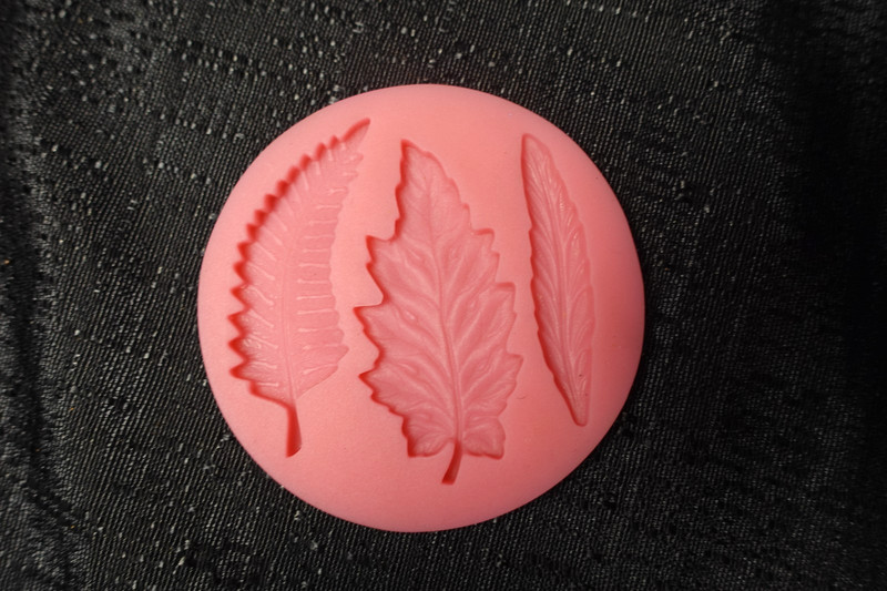 Leaf themed silicone mold lot of 3 / fondant / chocolate / resin / candy gallery