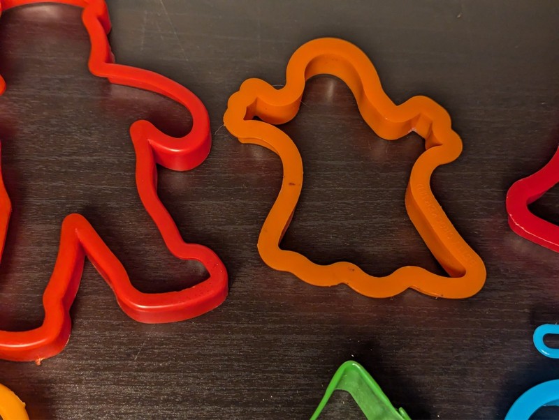 Vintage Lot of 5 Plastic 1 Metal Cookie Cutters - Dog, Dog Bone, Ghost, Tree ETC gallery