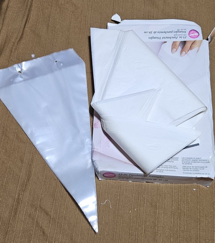 Baking Items, Pastry Mat, Stencils, Pampered Chef Decorating Kit, Piping Bags gallery