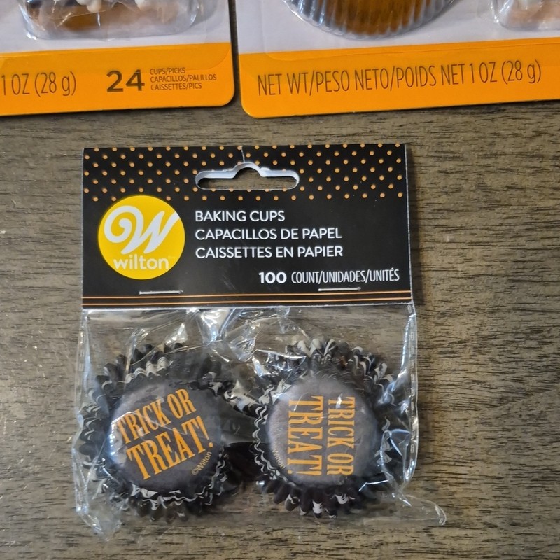 Wilton Halloween Cupcake Decorating Kit & Baking Cups Ghost Bat 24 & 100 Count gallery