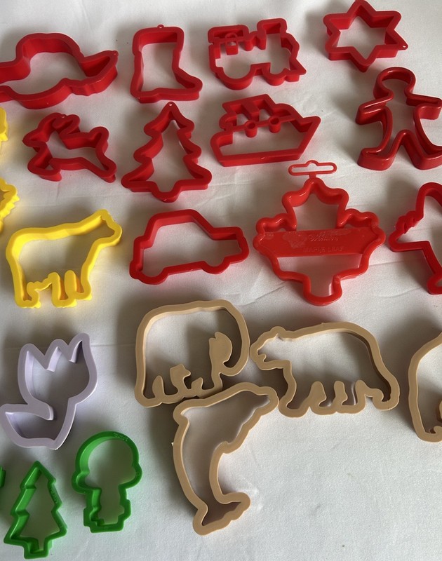 Large Lot Of Plastic Cookie Cutters Animals Christmas Easter Wilton Other gallery